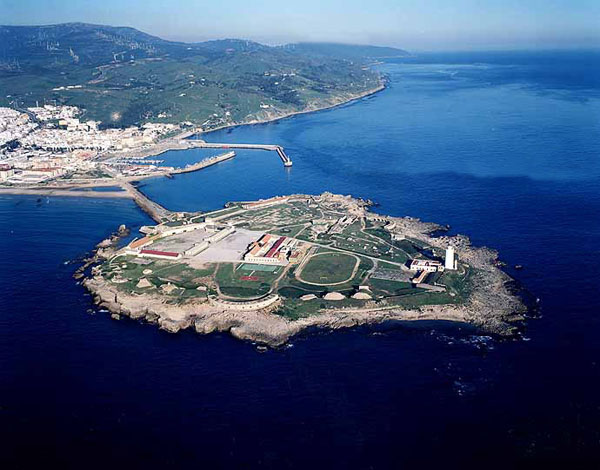 Isla Tarifa. Puerto y la costa hacia Pta. Carnero