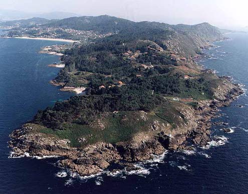 Ría de Aldán en su cara Sur. Punta Couso y Costa de A Vela.