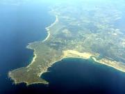 Vista general de la península, cabo y puerto de Corrubedo