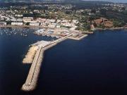 Dique de abrigo del puerto de Sada y Puerto Comercial.