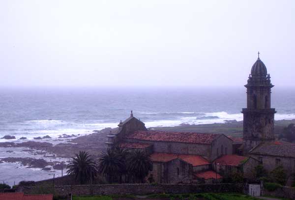 Ensenada y puerto de Oia