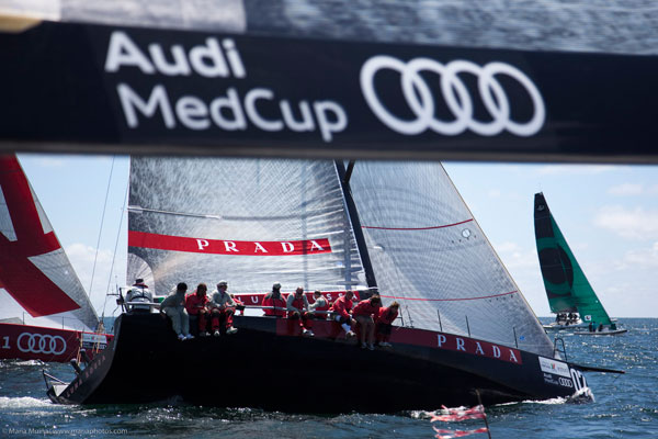 Fotos a bordo del Bribón durante la regata de entrenamiento del Circuito MedCup en Cascais