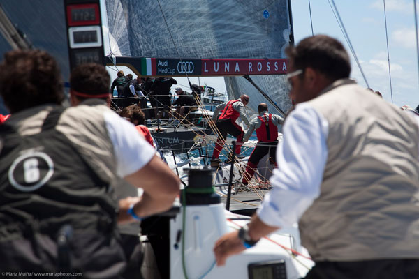 Fotos a bordo del Bribón durante la regata de entrenamiento del Circuito MedCup en Cascais