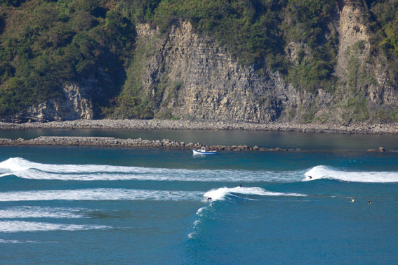 Olas en la barra. Playa de Rodiles