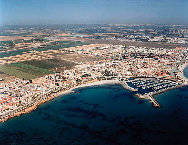 Vista aérea del puerto deportivo