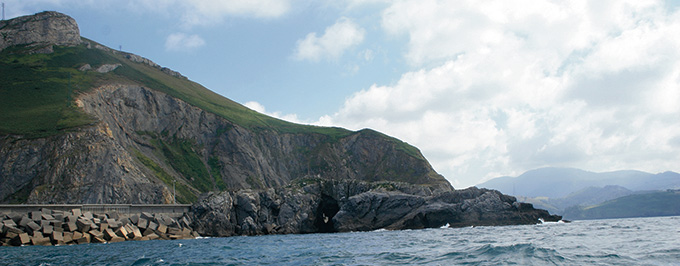 Punta Lucero. Arranque del dique de abrigo. Estribaciones del Monre Serantes