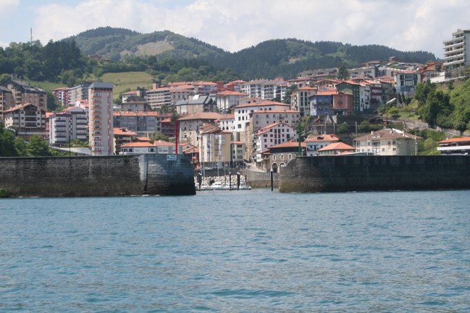 Entrada a la marina de Mutriku