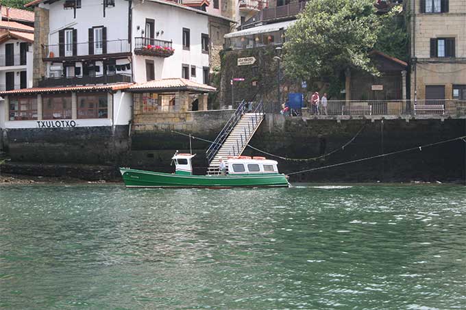 Bote de para el tráfico de ría