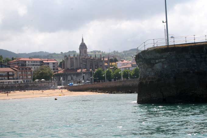 Arribando al espigón de Lekeitio