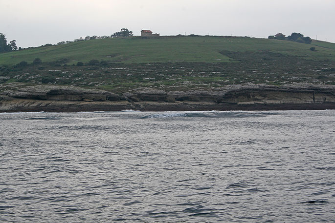 Rompientes entre Punta del Castillo y Punta Liñera un día calmo