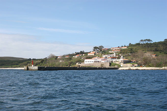 Muelle de Ons. Poblado de Ons