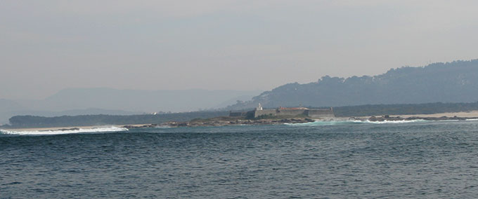 Foz del Miño. A Insua desde la mar