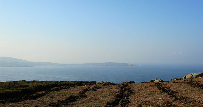 Panorámica desde Cabo Buitra hacia el Sur. Al fondo Touriñan