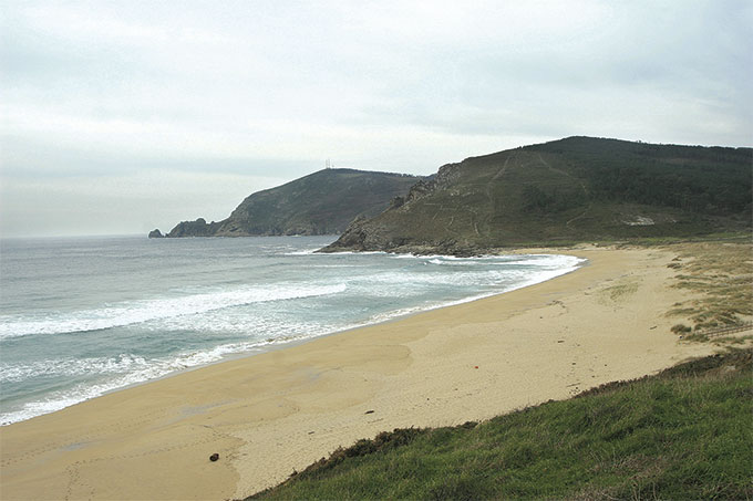 Playa Mar de Fora y cabo A Nave