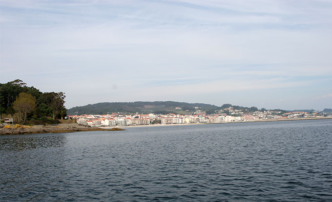 Playa de Silgar y arranque del dique de Sanxenxo desde Punta Bicaño