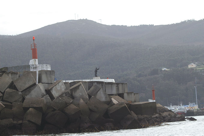 Espigón del puerto de Celeiro