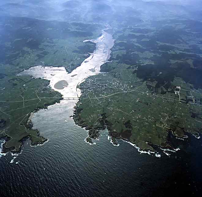 Ría de Ribadeo. Vista general de la Ría y Estuario del río Eo de 5,5M de fondo en dirección 190º