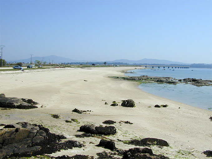 Punta do Bao. Acceso a Illa por el puente