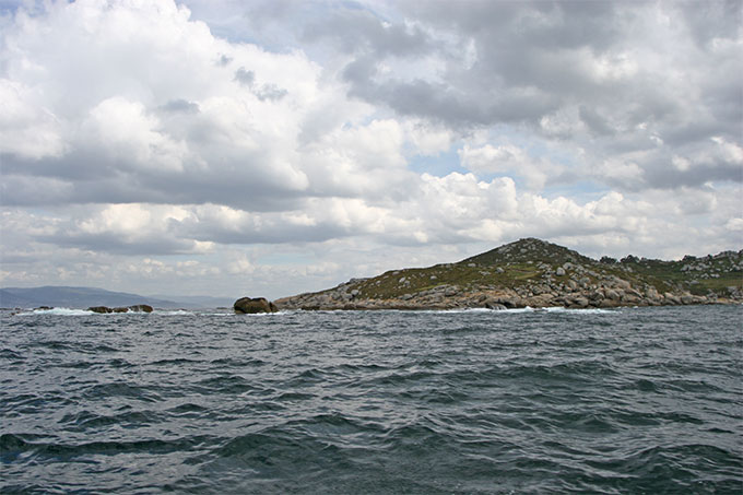 Cabo Udra desde el W. Ría de Aldán