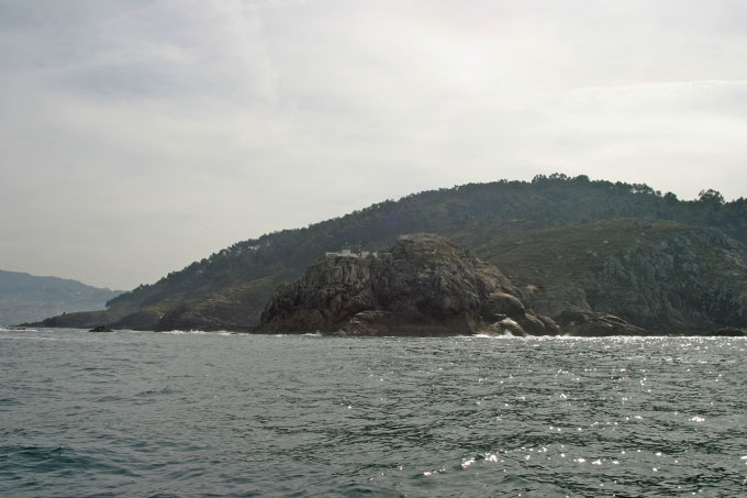 Punta Lameda aproando la canal da Porta