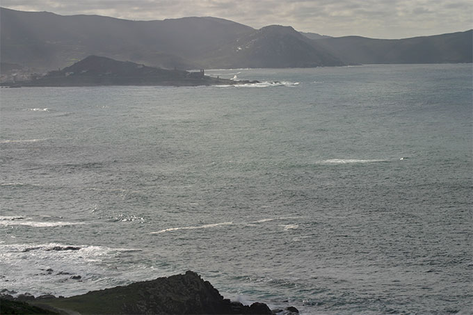 Boca de la Ría de Camariñas. Muxía al fondo