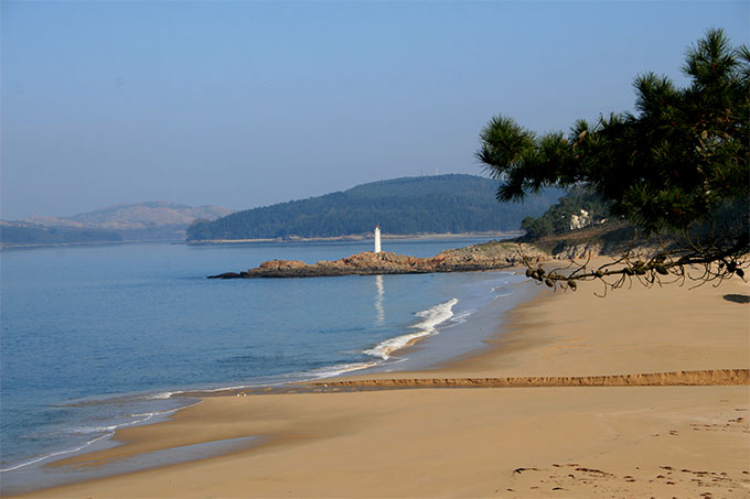 Playa de Lago. Faro anterior de la enfilación