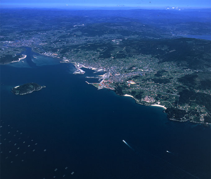 Vista aérea de Marín, Tambo y barra del Lerez