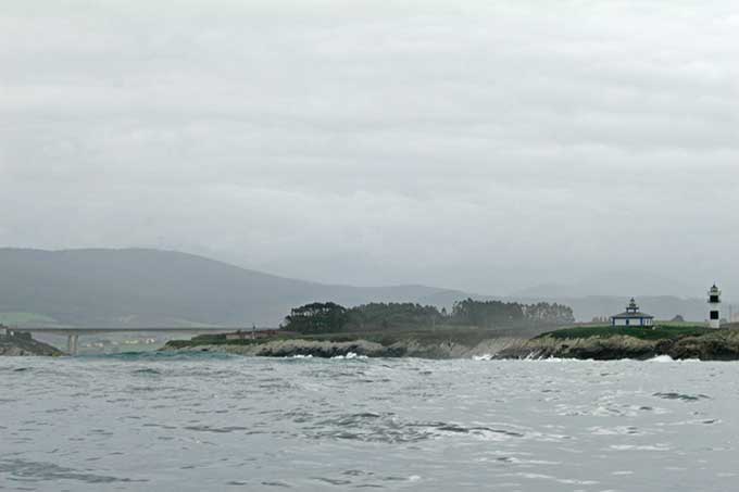 Isla Pancha. Proa a la enfilación de Punta Arroxo