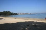 Playa de Gandarío. Sada al fondo