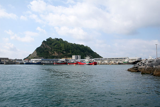 Puerto pesquero y fondeo interior