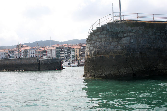 Bocana a la dársena de Lekeitio