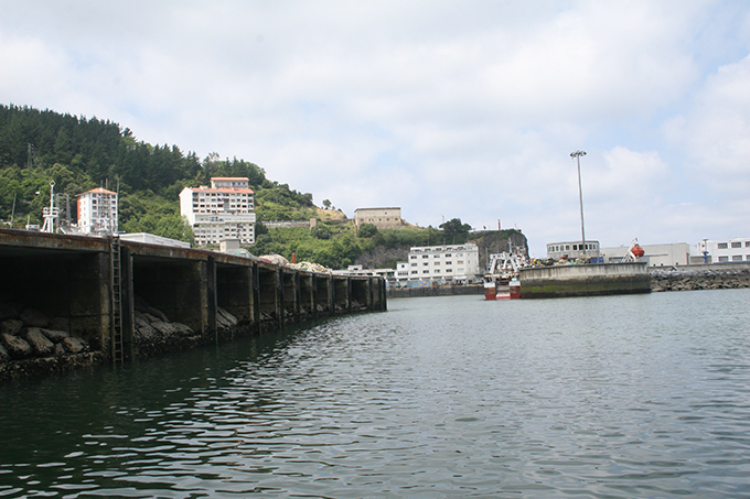 Puerto de Ondarroa. Canal del Artibai. Bocana del puerto pesquero