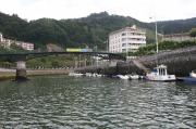 Puerto de Ondarroa. Canal del Artibai. Pantalanes adosados al dique de encauzamiento