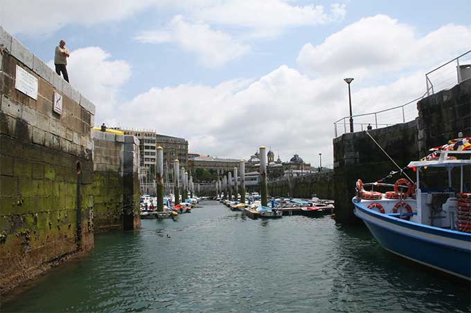 Bocana del puerto deportivo de San Sebastián