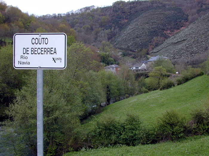 Límite inferior del Coto de Becerreá