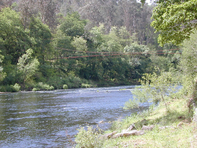 Puente colgante en Xirimbao