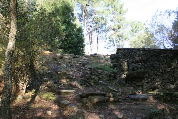 Subiendo por escaleras de granito