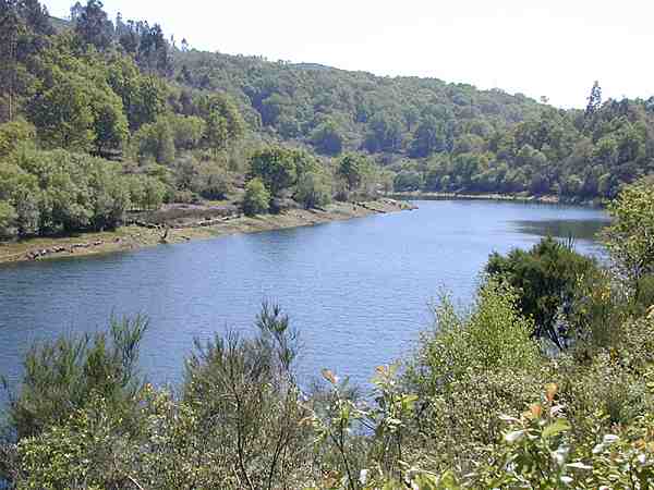 Coto del embalse de  AS EIRAS. Río Oitaven