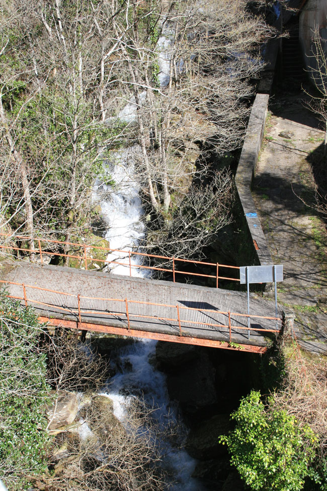 Puentes salvando afluentes