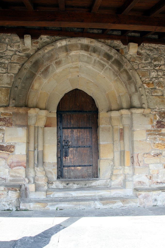  Ermita San Pelayo romanica del siglo XIII BAKIO