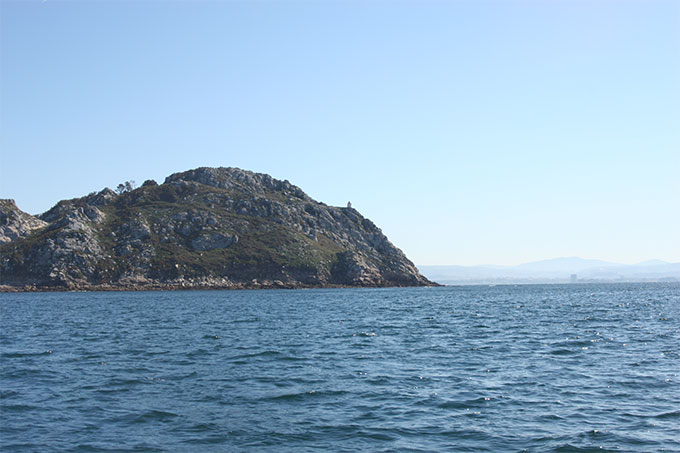 Cabo y faro de Vicos. Sur de la Isla de San Martiño