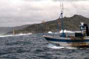 Nosa Señora da Barca y faro desde la mar 