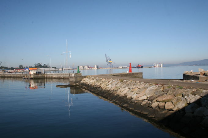 Bocana del puerto Marina Vilagarcía 