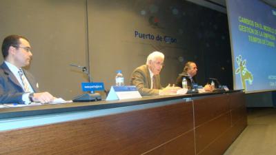 El presidente Toys “R” Us para Europa Continental habló en el Puerto de Gijón sobre modelos de gestión de la empresa en tiempos de crisis