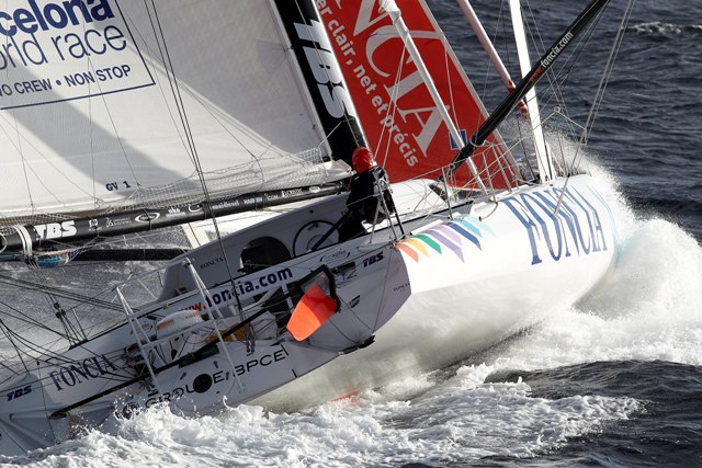 FONCIA LIDER DE A BWR TRAS 20 HORAS DE REGATA