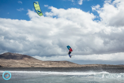 030724_qatar_kite03