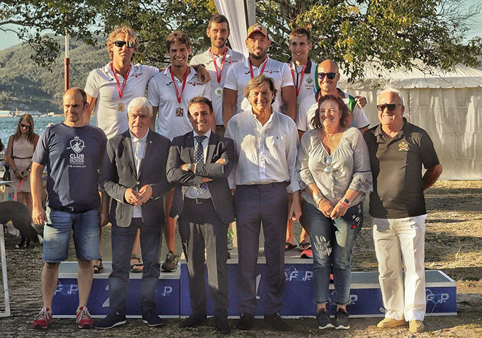 2019-09-08-Podio-Trofeo-Concello-Vigo-K2-con-Alonso-Sobrado-y-autoridades-(Foto-Pedro-Seoane)