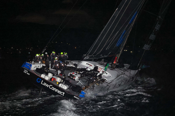 lawconnect-line-honours-rolex-sydney-hobart-yacht-race-2024-salty-dingo-2024-cg-66329