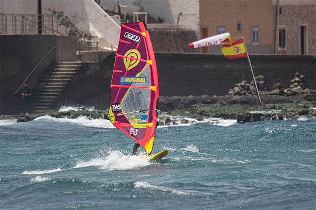 María-Morales-(Tenerife),-ganadora-sub17-femenino,-se-clasifica-para-cuartos-de-final-con-las-veteranas