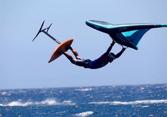 Wing-Foil-Freestyle_Jeremy-Burlando_(Tenerife)_El-mejor-volando-en-la-edición-de-2021-en-el-Burrero-(1)-1